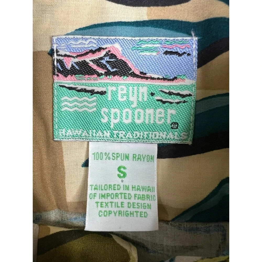Reyn Spooner Shirt Mens Small Beige Leaf Print Rayon Hawaiian‎ Button Up USA